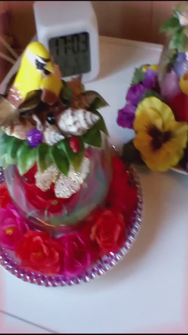КРАСИВЫЕ ЦВЕТОЧНЫЕ КОМПОЗИЦИИ,СО СТЕКЛЯННЫМ КУПОЛОМ.РУЧНАЯ РАБОТА.