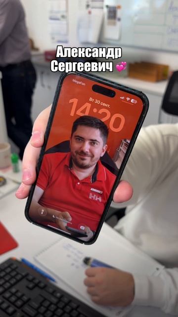 🥹 А у вас кто на обоях? смотреть онлайн