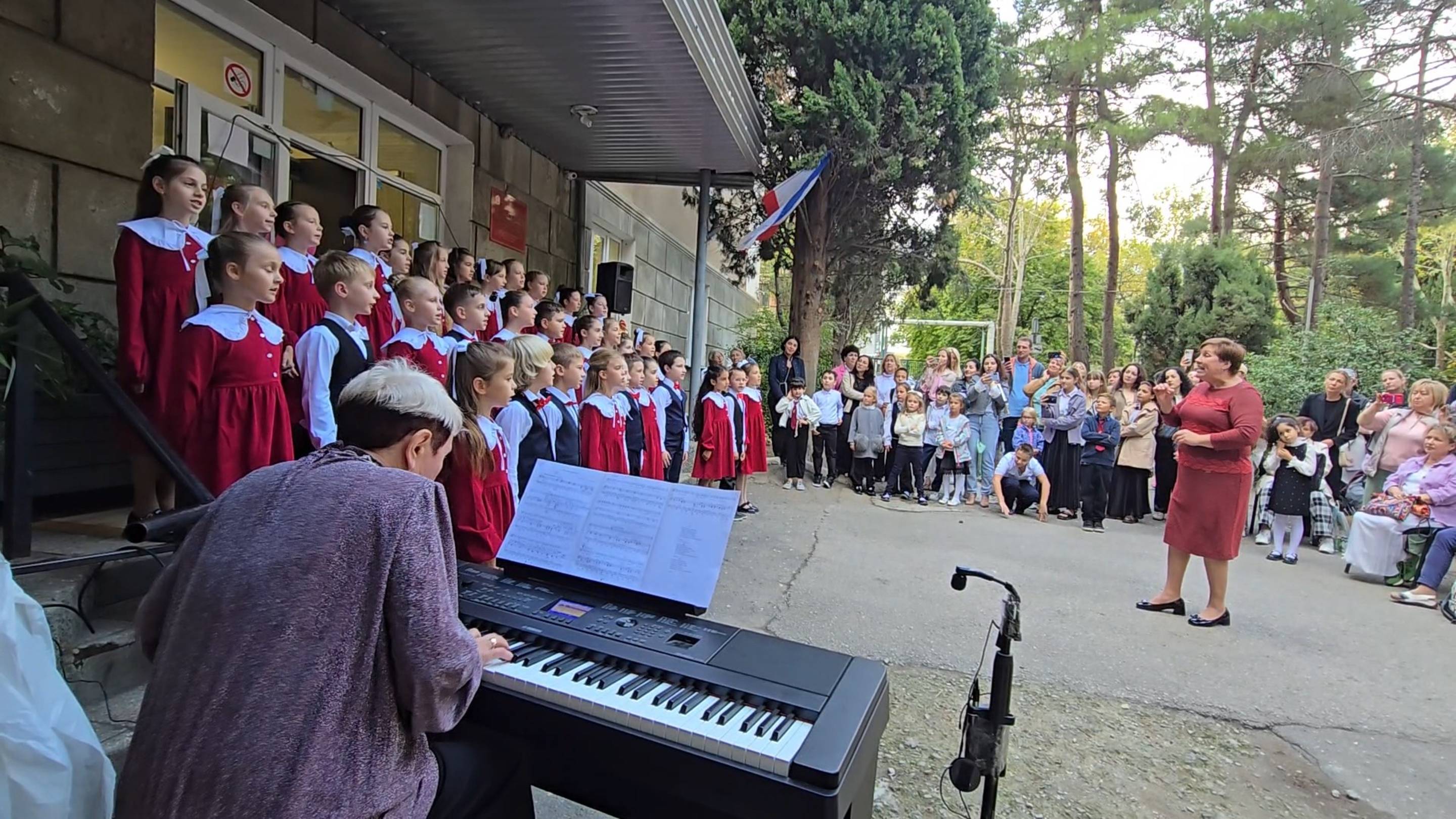 Репортаж "Концерт в школе им. Спендиарова", 03.10.25, г. Ялта, В. Гончаренко смотреть онлайн