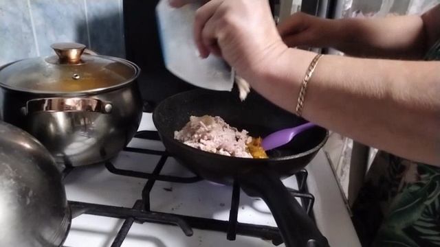 Экономное меню для своей семьи.Пеку серый хлеб,тортик к чаю бюджетный и обед,ужин. смотреть онлайн