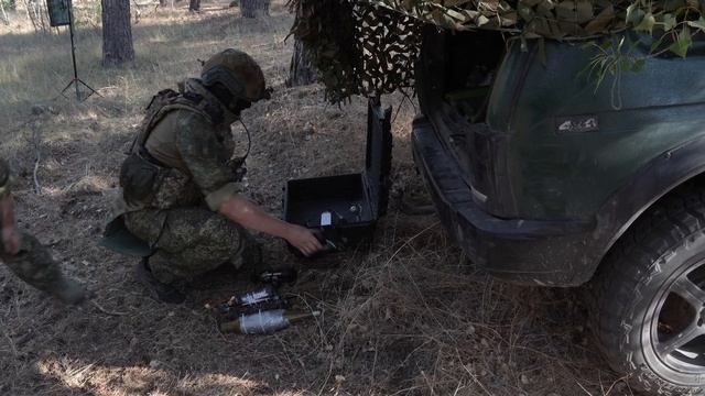 Расчет БПЛА уничтожил пункт управления БПЛА противника. На видео весь процесс выполнения задания. смотреть онлайн