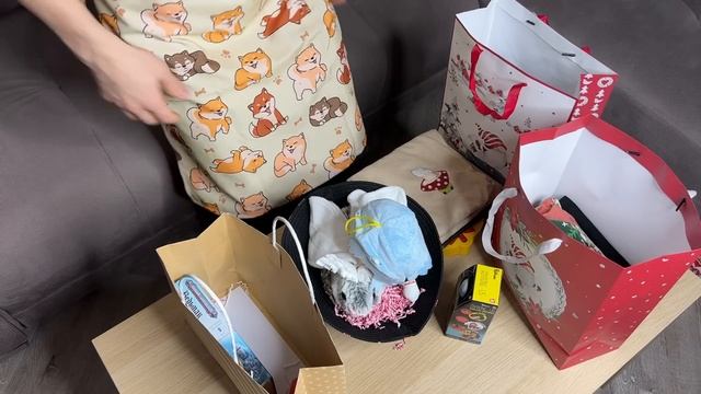 ЧТО МНЕ ПОДАРИЛИ? ОТКРЫВАЮ ПОДАРКИ! смотреть онлайн