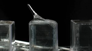 Шип  или острый выступ на кубике льда