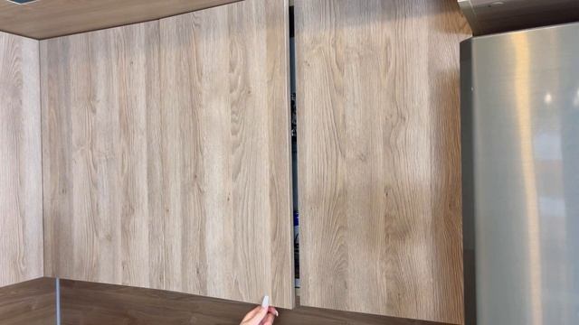 💙 Матовый Пацифик и тёплое дерево — кухня, созданная под ваш стиль и уют 🤍 #кухнизов смотреть онлайн