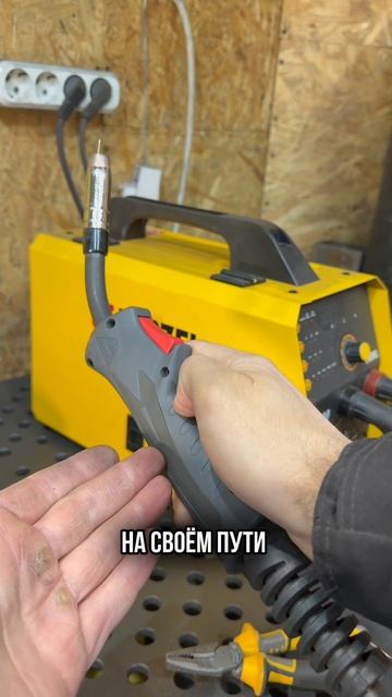 Ставим новую катушку проволоки в полуавтомат. Что нужно знать смотреть онлайн