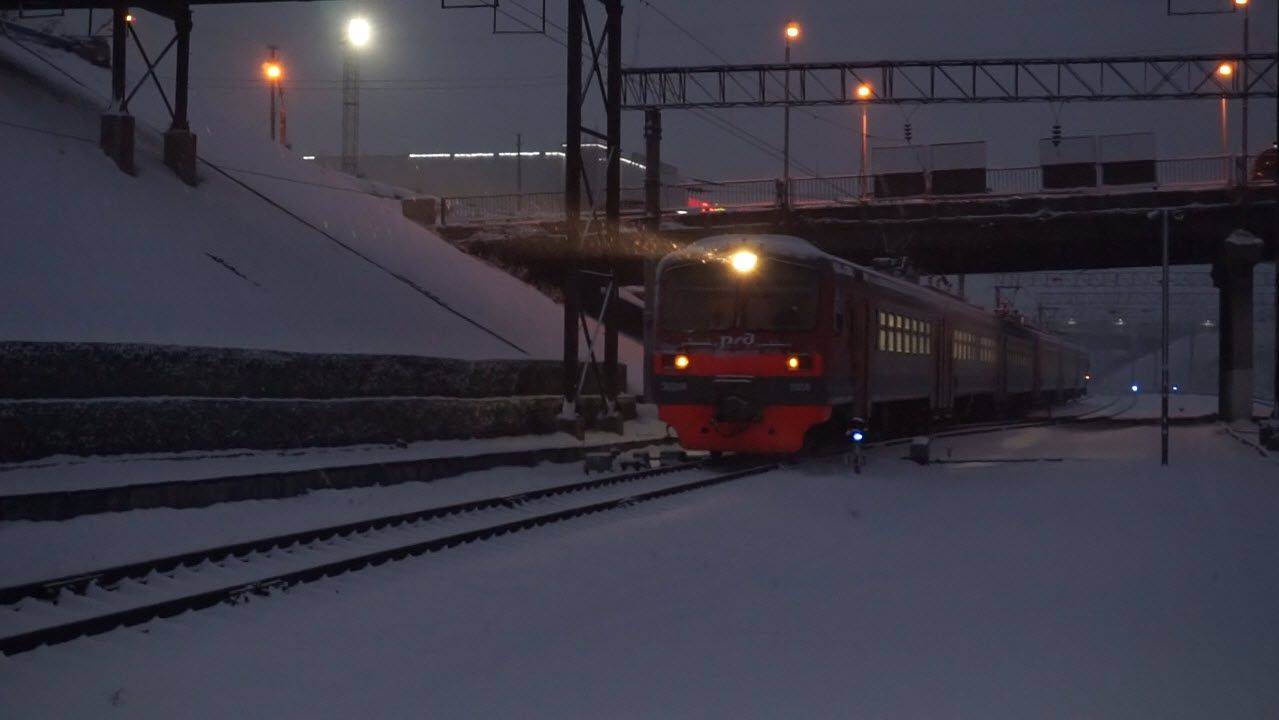 Электропоезд ЭД9М-0056 смотреть онлайн
