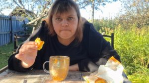 мукбанг  выгнали из кухни  теперь ем тут