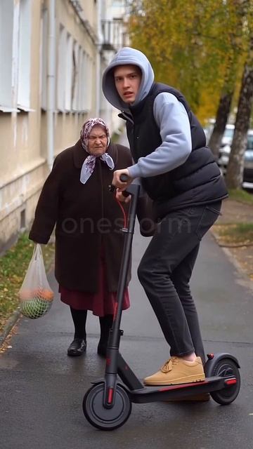 Бабушка и самокат #бабка #бабушки #бабки #майнкрафт #нейросеть #minecraft #veo3#onestorm смотреть онлайн