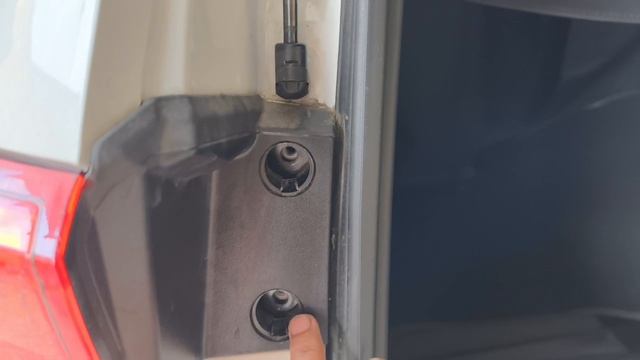 Задние фонари Хавал М6.
Оклейка бронепленкой.