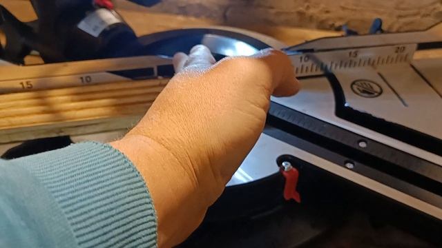 обзор торцовочной пилы Ресанта ТП-210ПЛ в работе смотреть онлайн