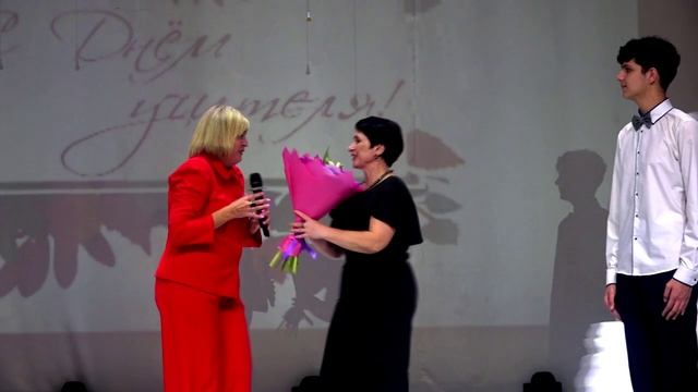 Сердца, отдающие знания: в Доме Молодежи отметили День учителя смотреть онлайн