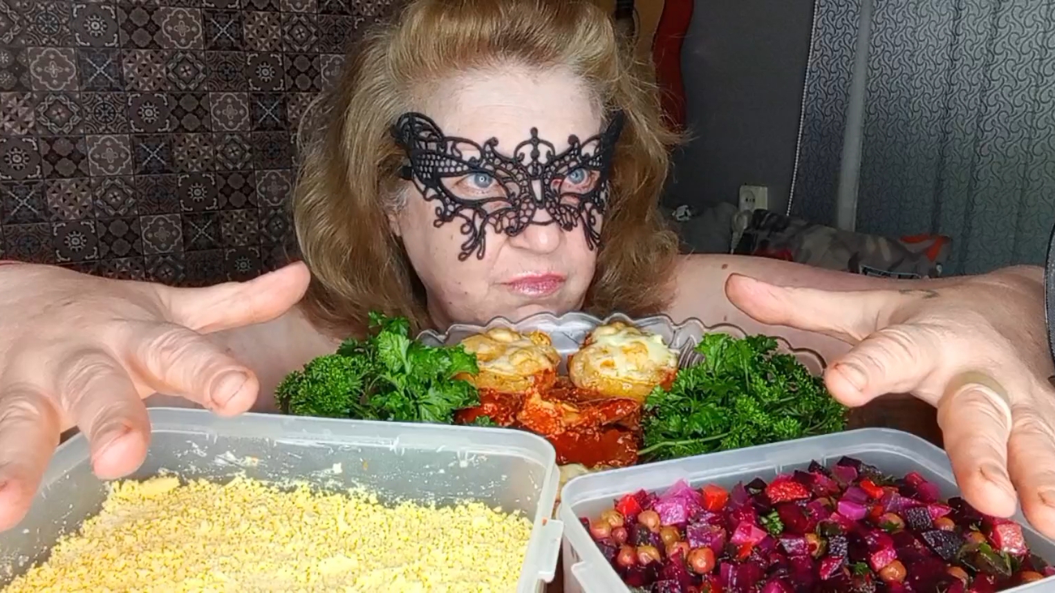 "САЛАТ НАЛИМ И ВИНЕГРЕТ ВОТ И ЗАВТРАКА СЕКРЕТ" МУКБАНГ/ЕДАНАКАМЕРУ/ смотреть онлайн