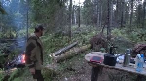 ЗАНОЧЕВАЛ В ИЗБУШКЕ. ЧУТЬ НЕ ПОШЛО ВСЁ ПРАХОМ. СТРОИТЕЛЬСТВО БЕСЕДКИ ПО СРЕДИ НОЧИ.