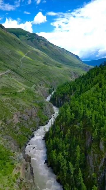 Водопады Мажойского каскада на реке Чуя в Алтае