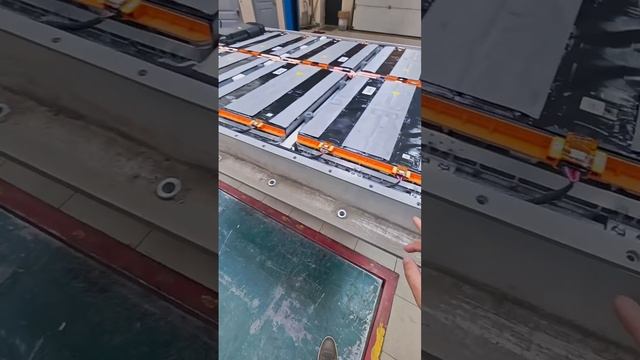 ЧТО ВНУТРИ? Разбираем батарею Zeekr 001 смотреть онлайн