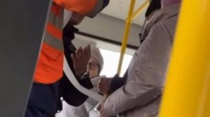 Новосибирец ногами раздавил голову пассажирки трамвая и попал на видео