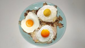 делаем быстрый и сытный яичный завтрак, который, вас удивит