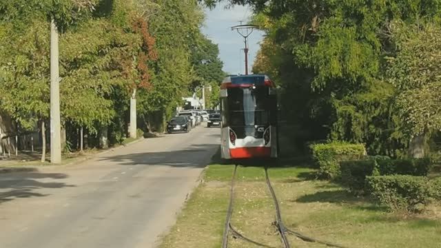 Узкоколейный трамвай в Евпатории (Крым, Россия). смотреть онлайн