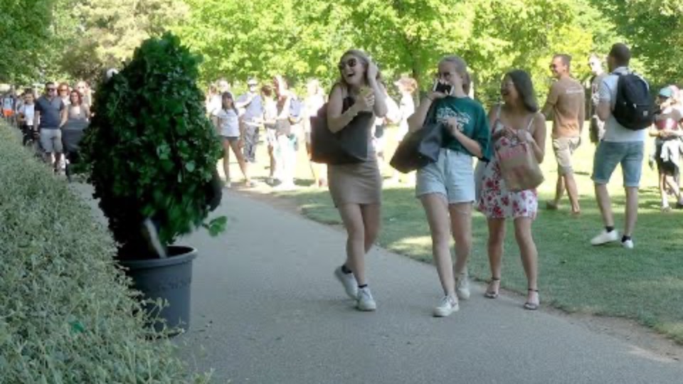 BUSHMAN HIDDEN IN A BUSHY ROADSIDE ,THIS IS SUPER CRAZY GUYS смотреть онлайн