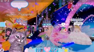 ПРИЗРАК В ШКОЛЕ ФЕЙ ПРИНЦЕСС И РУСАЛОК НА ПОКАЗЕ МОД В РОБЛОКС roblox Royale High