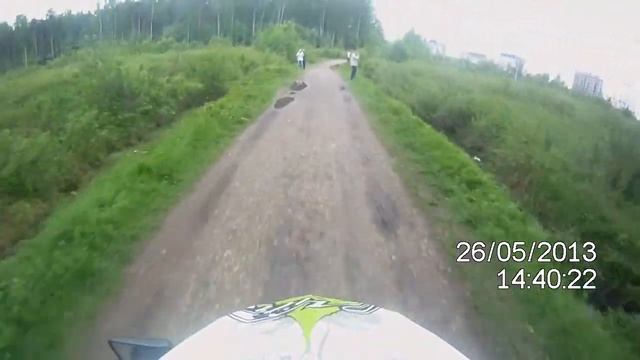 По лесопарку на питбайке Kayo 140cc смотреть онлайн