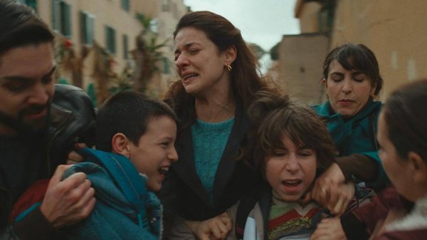 Семья (2024) / Familia