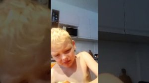 Миша пробует Китайскую еду