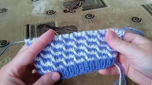 Вязание спицами. Всего два ряда и узор готов.