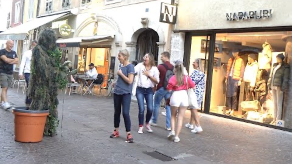 Screaming and running zombie bushman prank awesome reactions смотреть онлайн