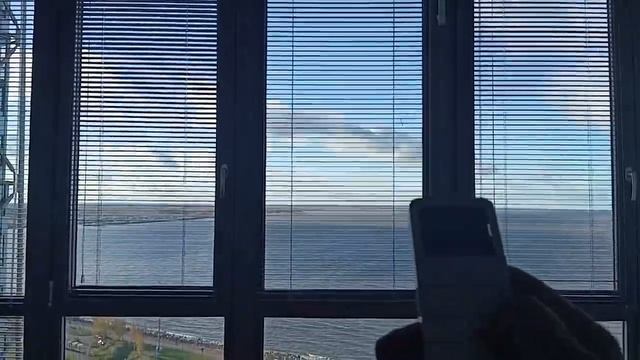 Горизонтальные жалюзи Холис 25мм  С электроприводом DV24 и АКБ  Монтаж на раму окна  SVIL   1