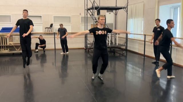 КАТР ТРУА КУПЭ АССАМБЛЕ ЭШАПЭ ПИРУЭТ смотреть онлайн