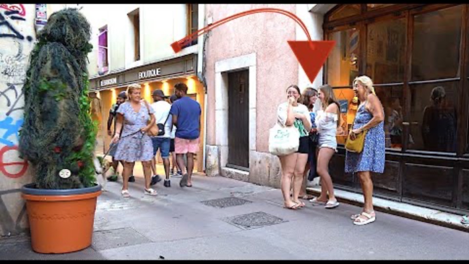 LUCY AND HER FRIENDS CAN ONLY IMAGINE. WE SURVIVED. BUSHMAN EPIC PRANK смотреть онлайн