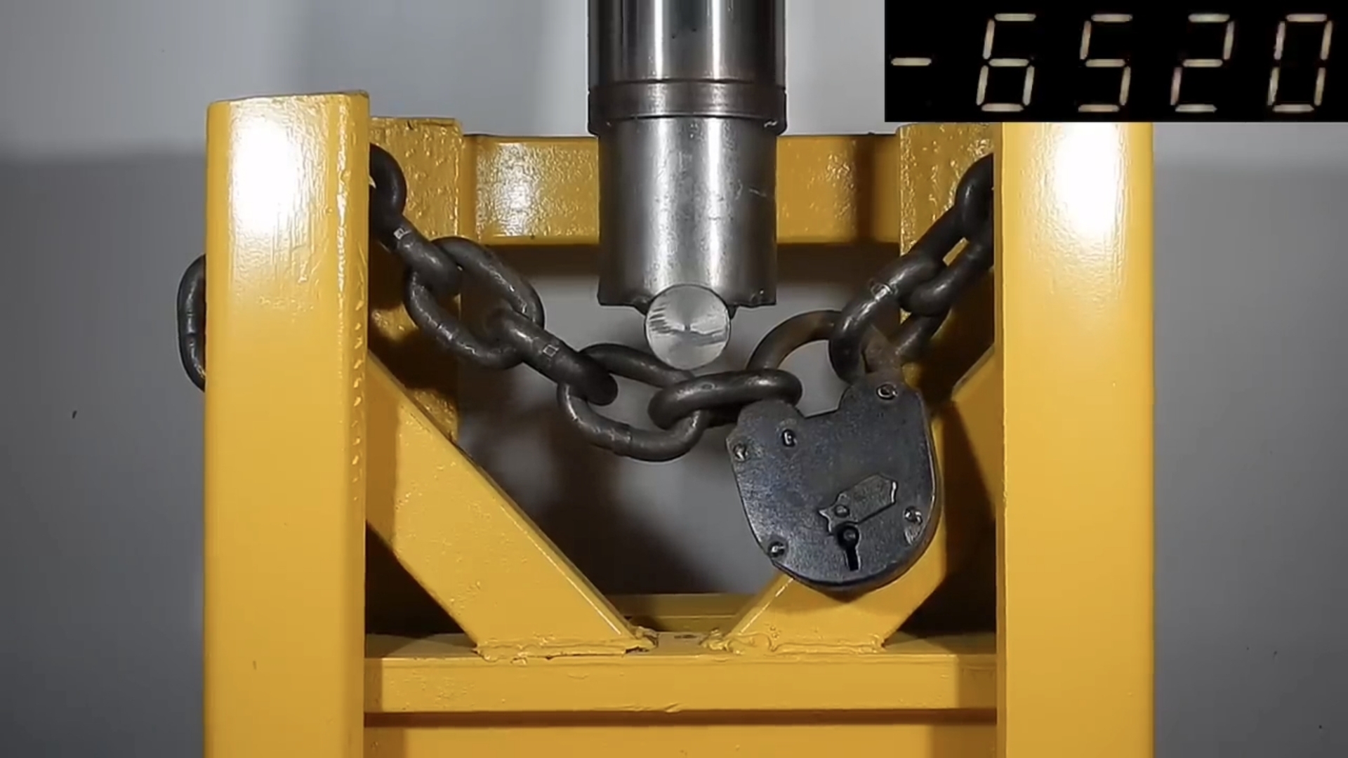 Проверяем замки на прочность смотреть онлайн