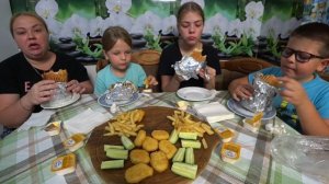 мукбанг. сендвич тук, наггетсы и 🍟