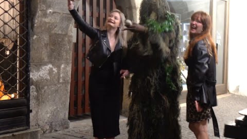 BUSHMAN PRANK NIGHT SCARES. (GIRLS DARKEST NIGHT) смотреть онлайн