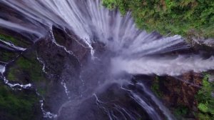 Город, которого нет . На японском языке. Нацуки Сугавара