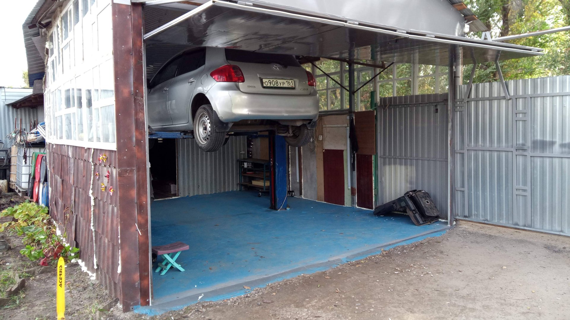 Гараж с подъемником. Своими руками