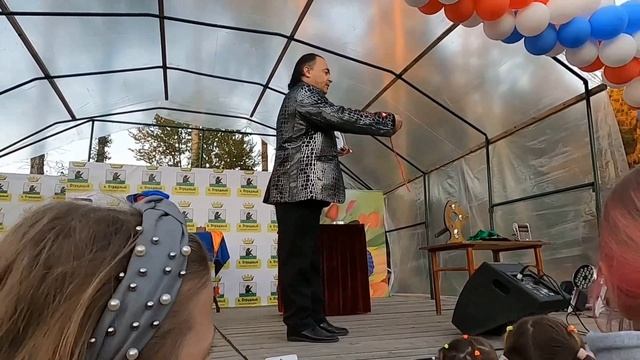 Фокусник иллюзионист Михаил Мостославский