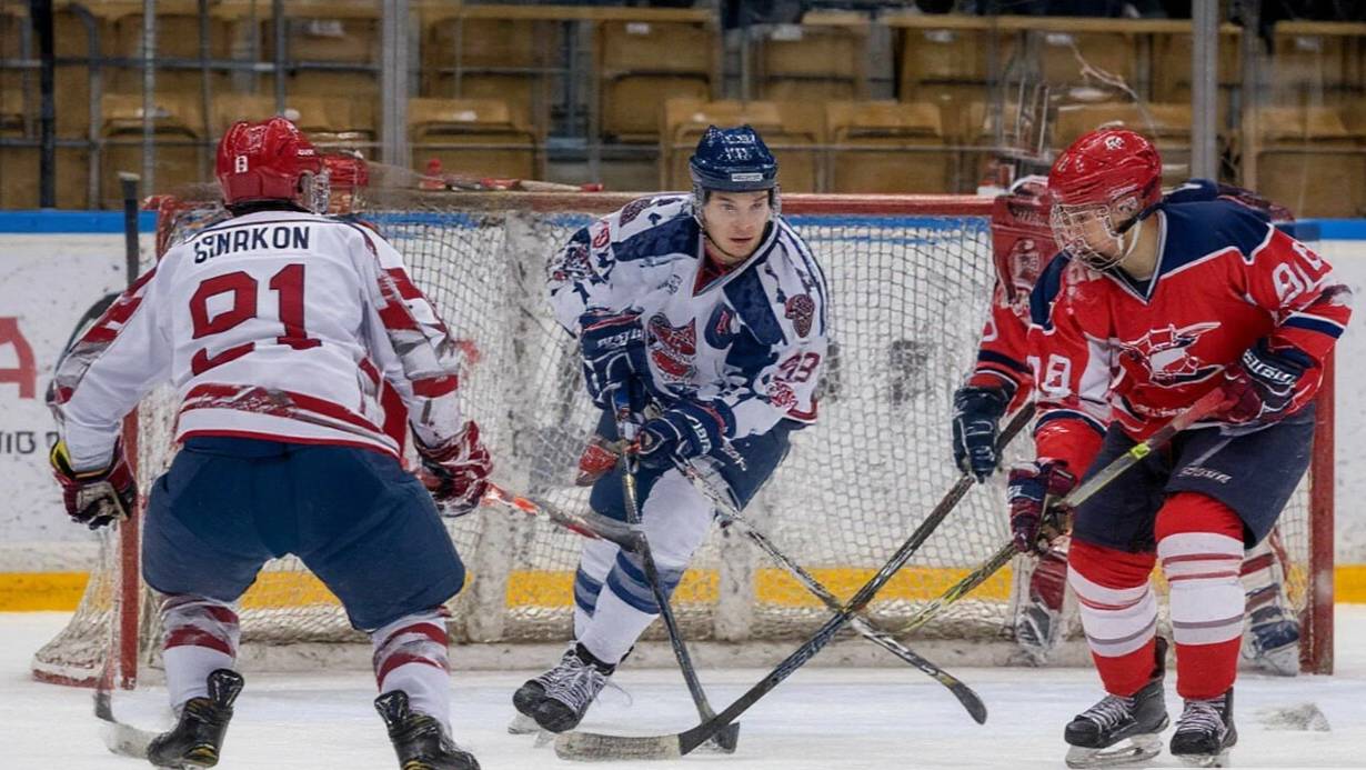 Женский стендап. Ольга. Ситуация. КХЛ. ИИ. Шутки в музыку