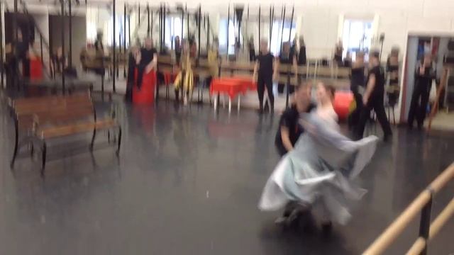 ДУЭТИК-ДИЛЯРА И ДАМИР-РЕПЕТИЦИЯ В ЗАЛЕ смотреть онлайн