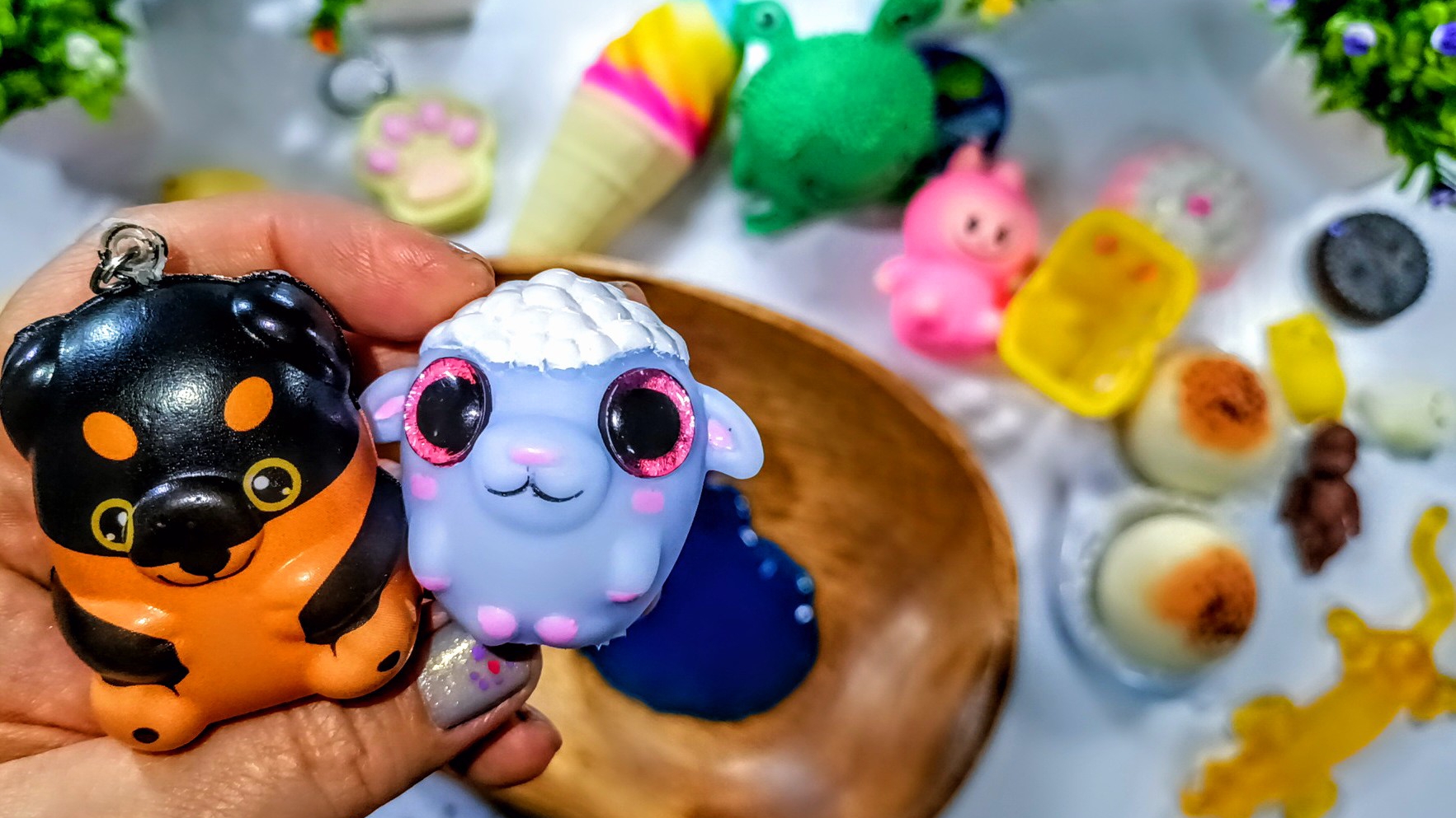 АСМР РАСПАКОВКА Сюрприз сквиши и антистрессы 🥰 ТАБА СКВИШИ лапки 🐾 приятные звуки АСМР 🥰 смотреть онлайн