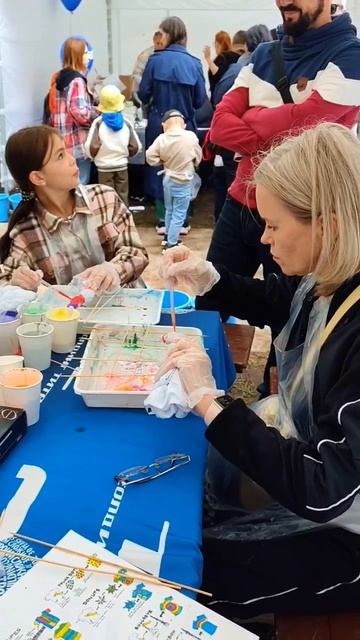 Выездной мастер-класс «Футболка в технике тай-дай» от студии Задело в Санкт-Петербурге