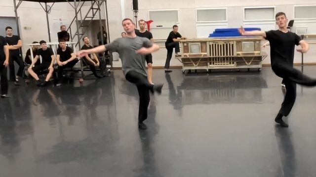 АССАМБЛЕ -ВИКТОР И РИНАЗ смотреть онлайн