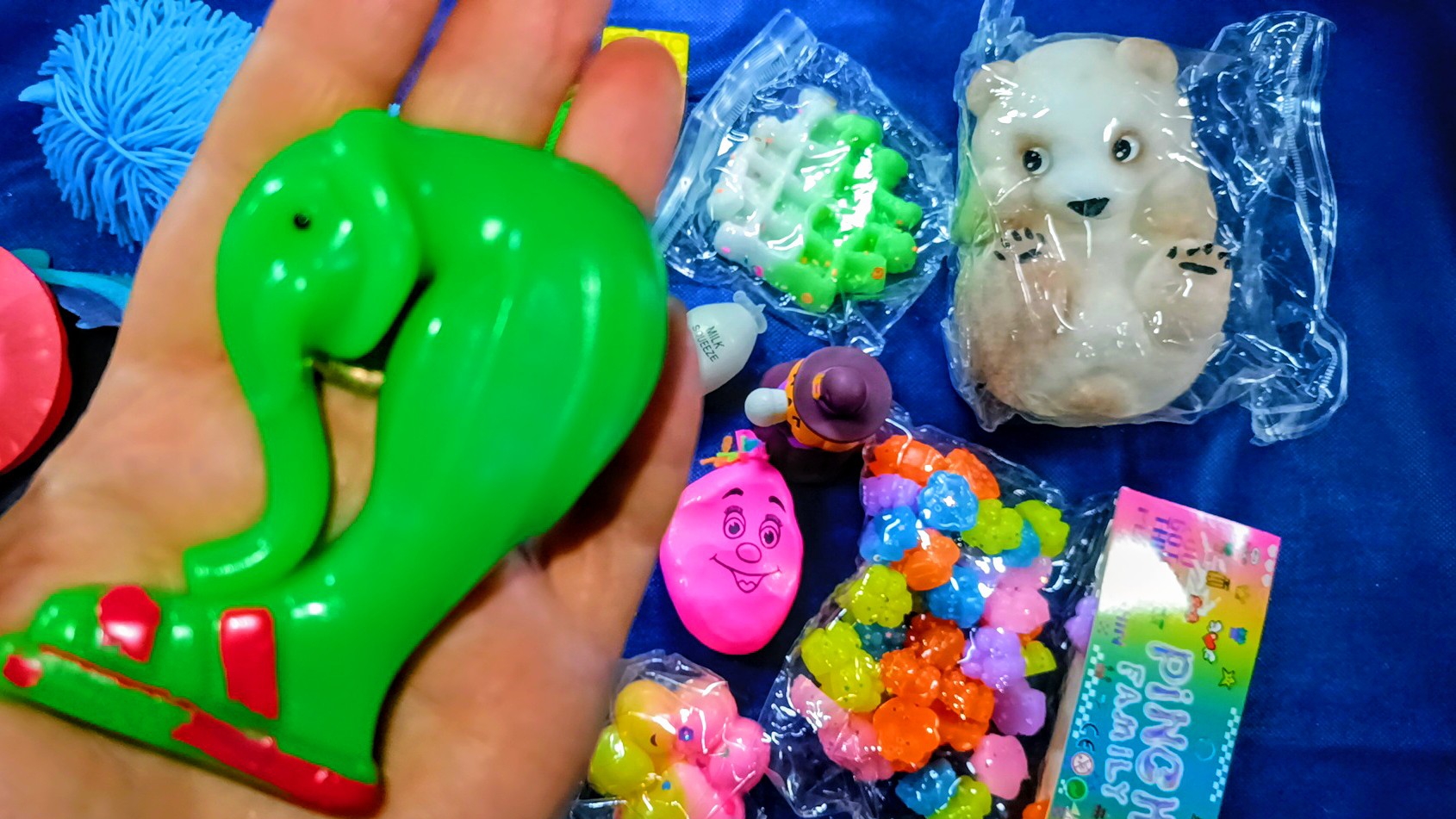 АСМР РАСПАКОВКА сквишей и антистрессы 🥰 ТАБА СКВИШИ лапки 🐾 приятные звуки АСМР сквишей🥰 смотреть онлайн