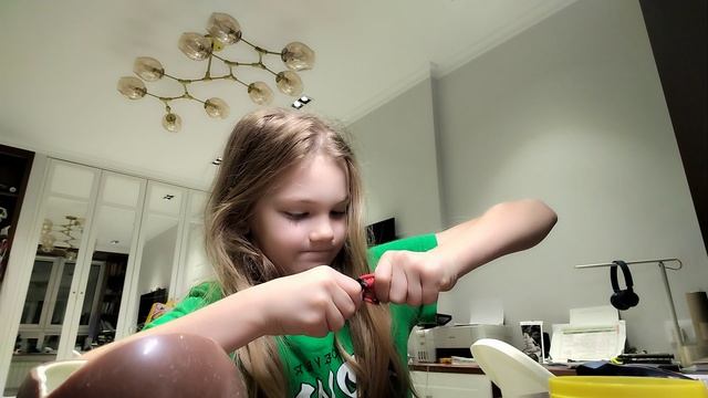 Распаковка Киндера сюрприза с Леди баг смотреть онлайн