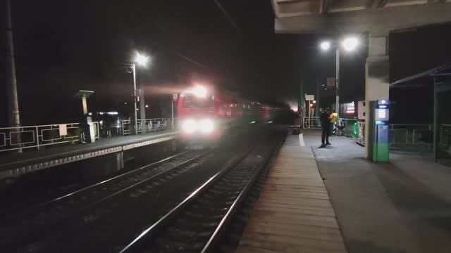 Электровоз ЭП2К со скорым поездом № 137С/138С Кисловодск - Нижний Новгород. смотреть онлайн