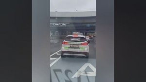 Таксист не пропустил карету скорой помощи которая везла беременную женщину в Москве