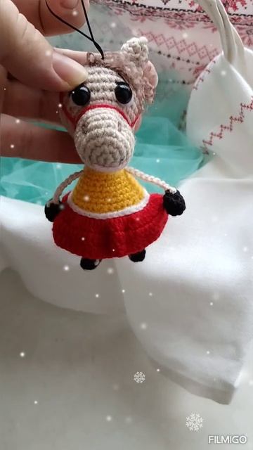 Брелок лошадка крючком