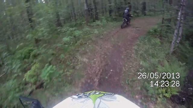По лесопарку на питбайке Kayo 140cc смотреть онлайн