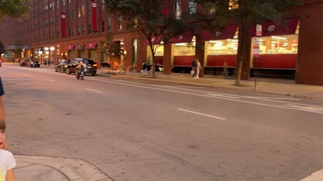 Лето в Чикаго - Осенняя пешеходная экскурсия в воскресенье 5 октября 2025, Звуки города. смотреть онлайн